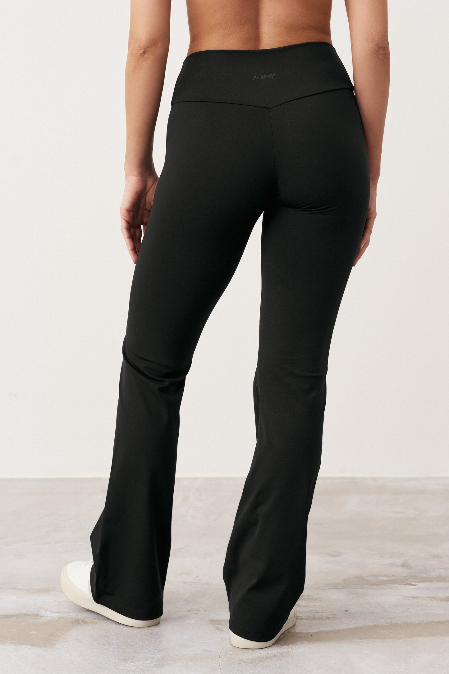 Signature Flared Leggings